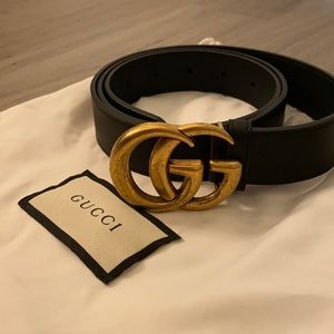 Gucci Leather belt with double G in size 95